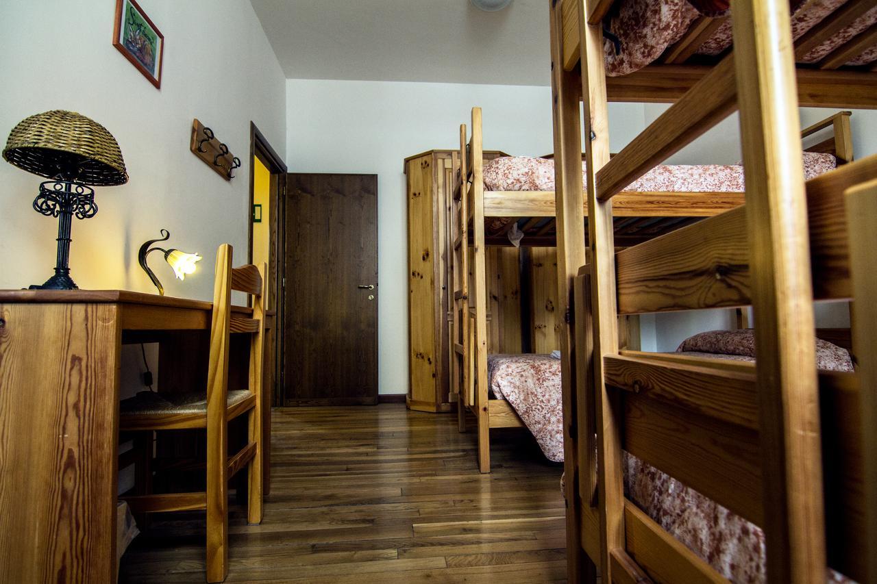 Il Camoscio Mountain & Bike Hostel Rovere  Ngoại thất bức ảnh